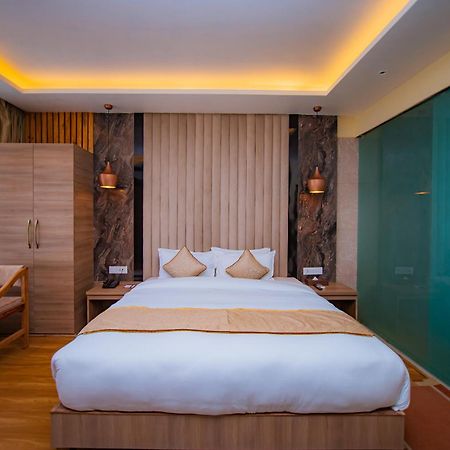 Temple Himalaya Hotel & Spa Pokhara Ngoại thất bức ảnh