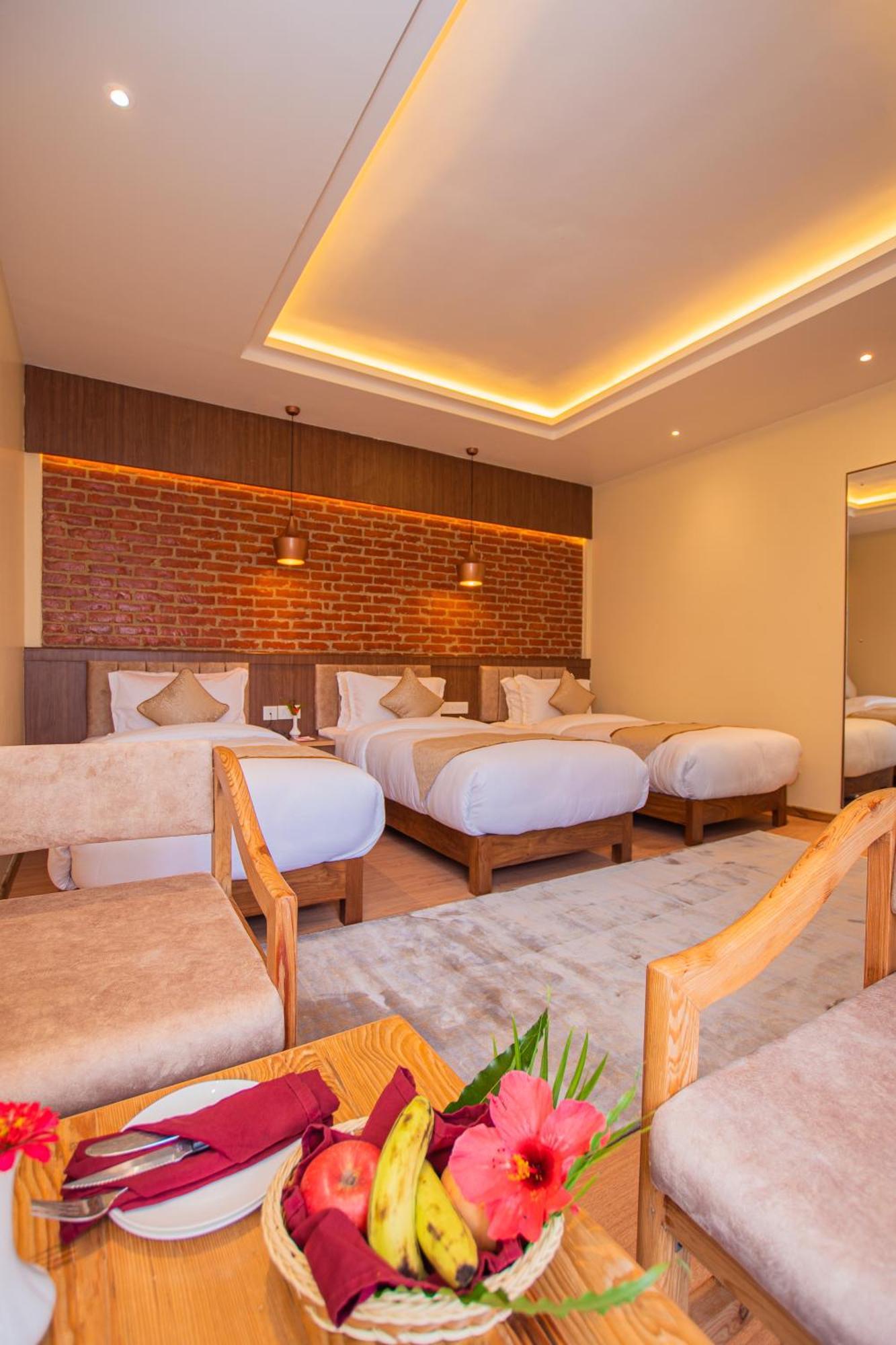 Temple Himalaya Hotel & Spa Pokhara Ngoại thất bức ảnh