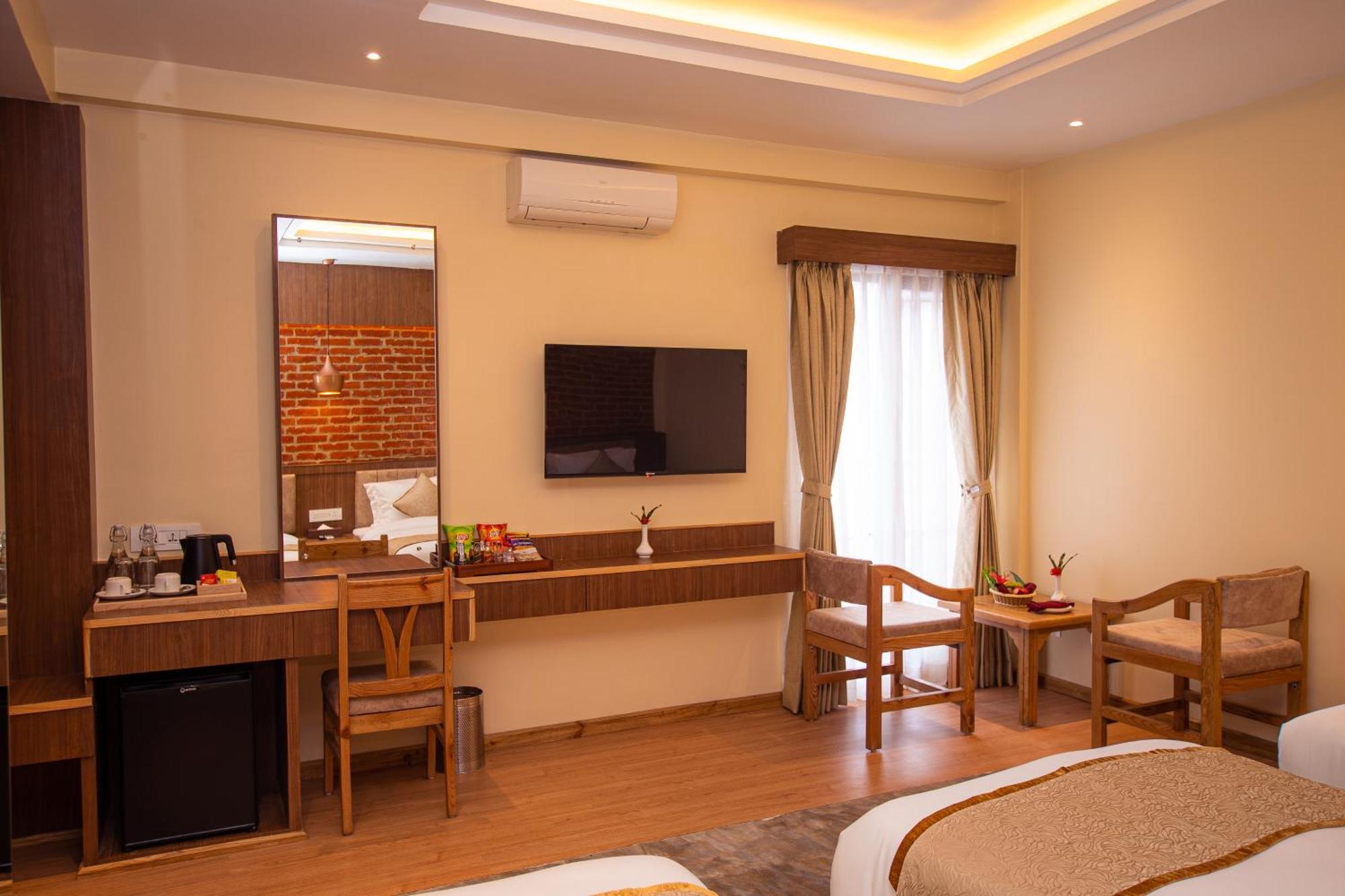 Temple Himalaya Hotel & Spa Pokhara Ngoại thất bức ảnh