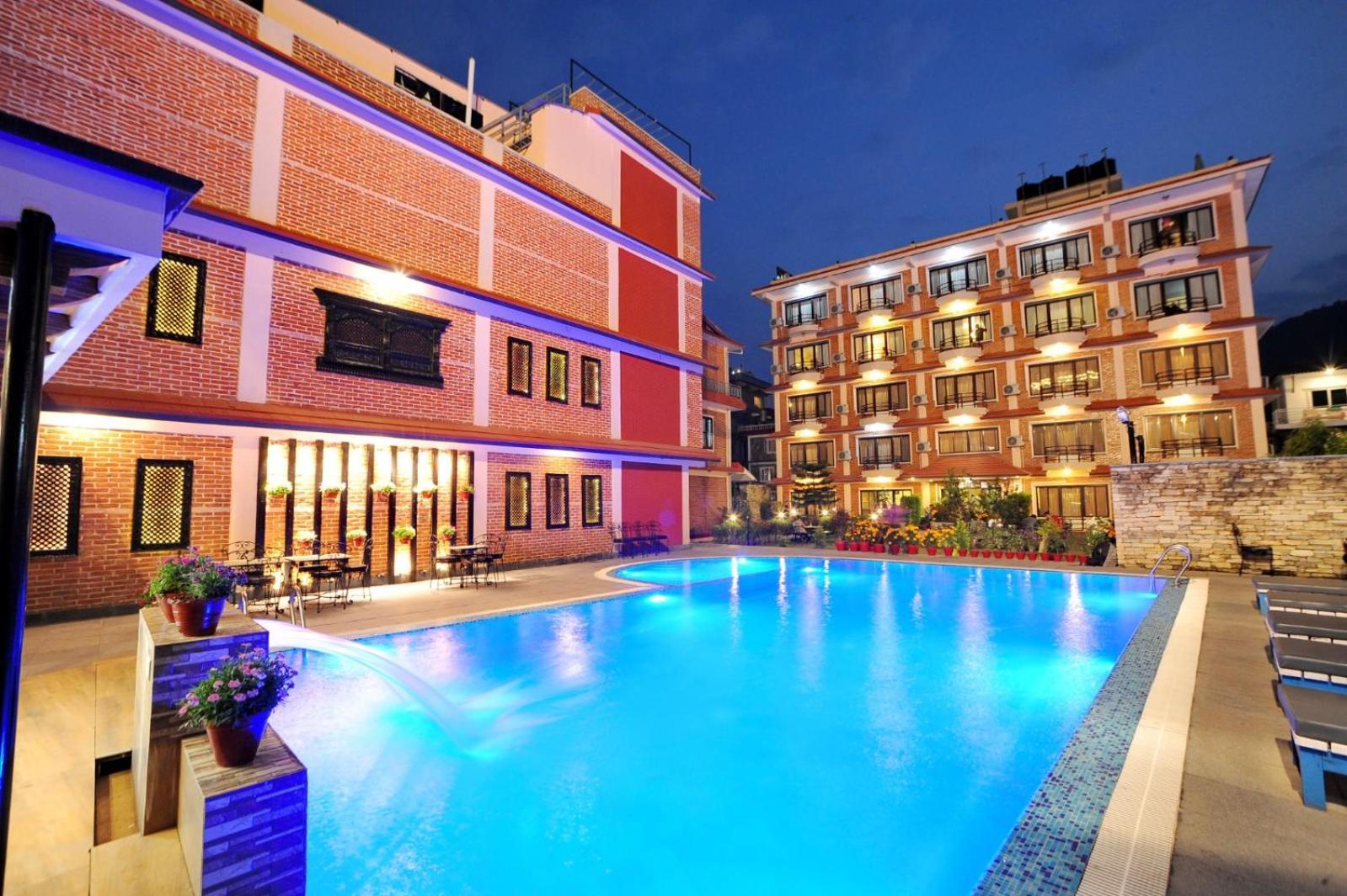 Temple Himalaya Hotel & Spa Pokhara Ngoại thất bức ảnh
