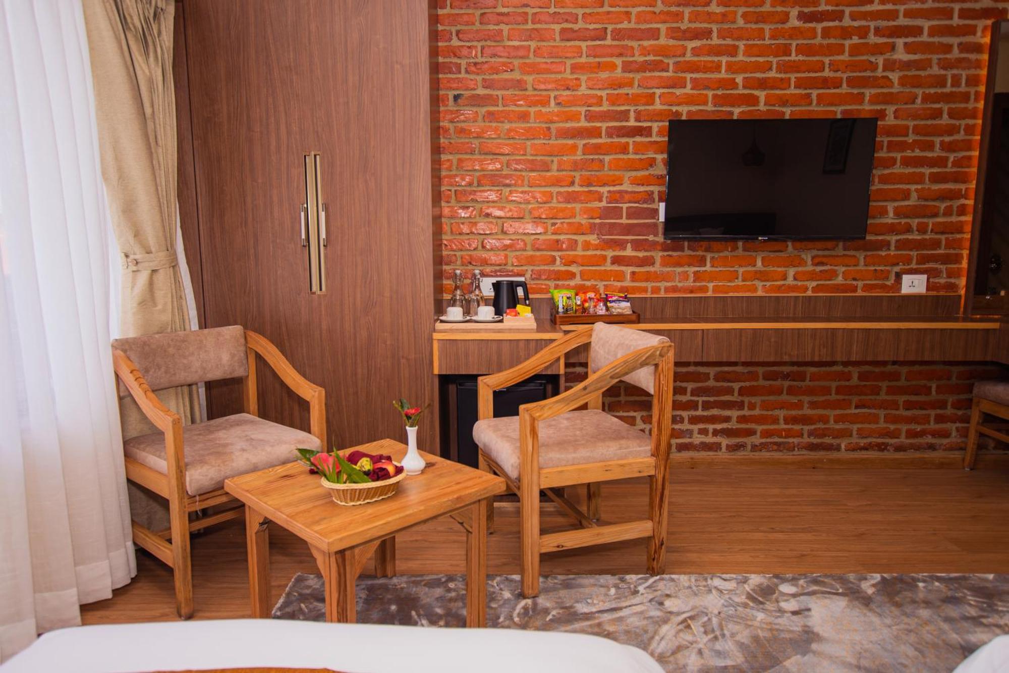 Temple Himalaya Hotel & Spa Pokhara Ngoại thất bức ảnh