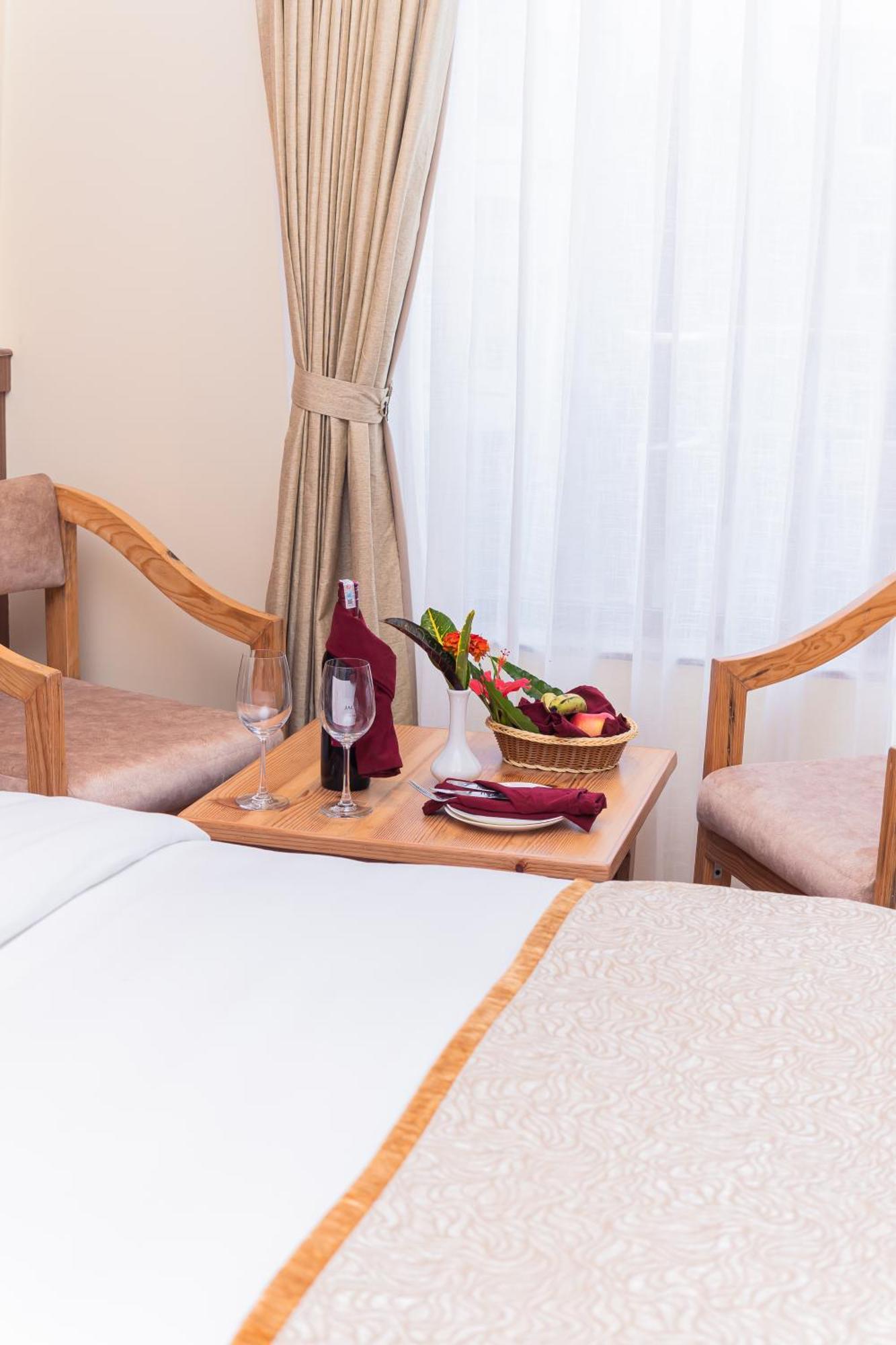 Temple Himalaya Hotel & Spa Pokhara Ngoại thất bức ảnh