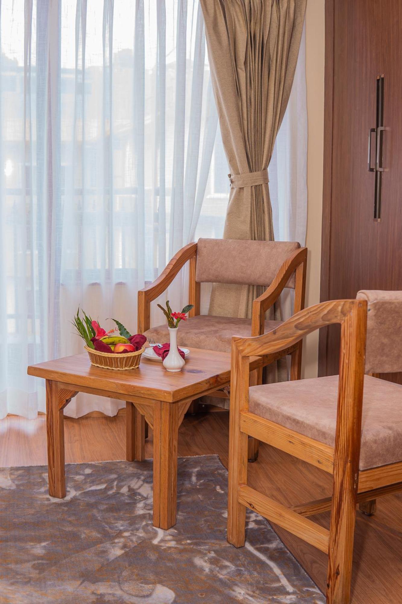 Temple Himalaya Hotel & Spa Pokhara Ngoại thất bức ảnh