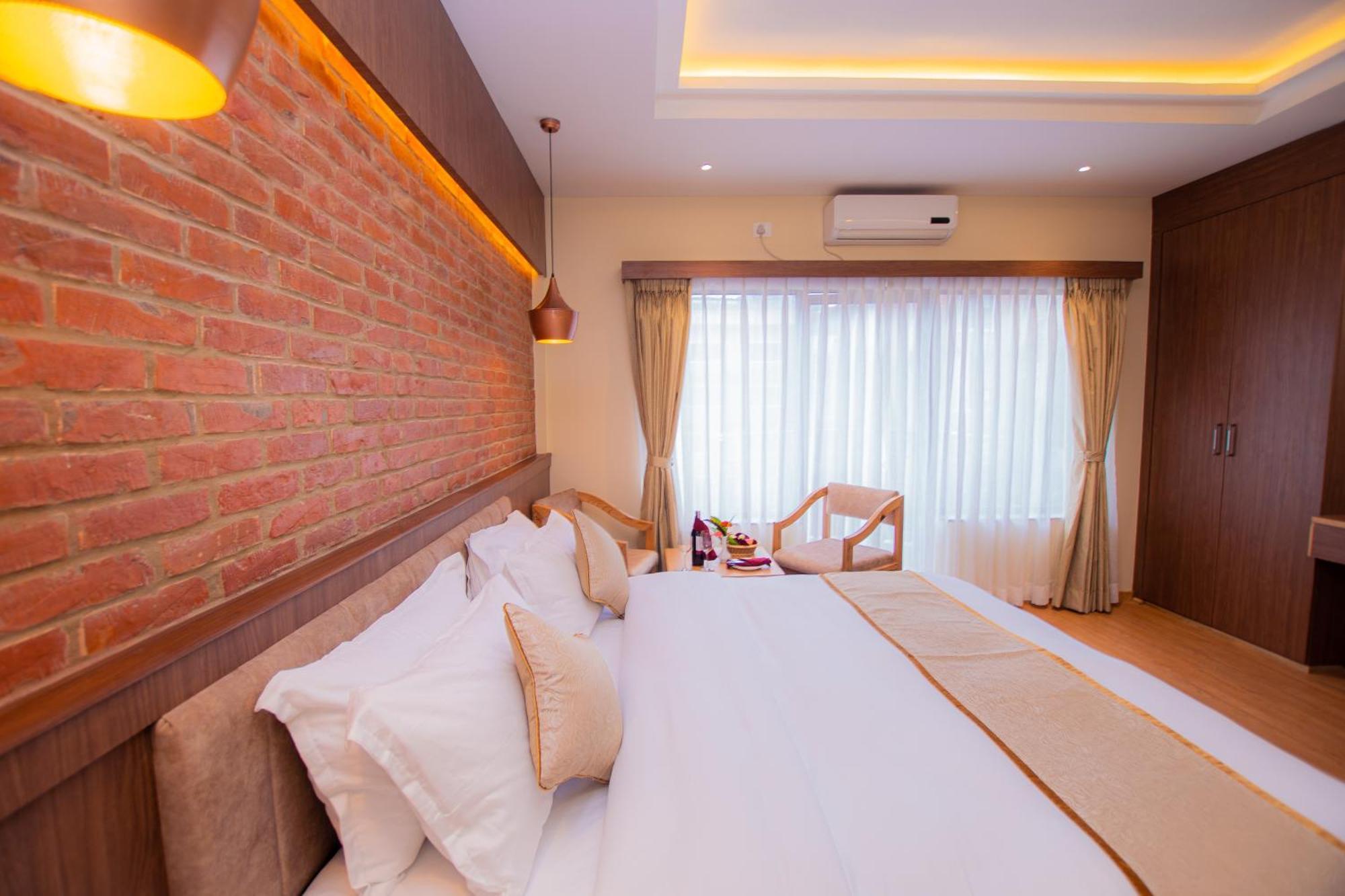 Temple Himalaya Hotel & Spa Pokhara Ngoại thất bức ảnh