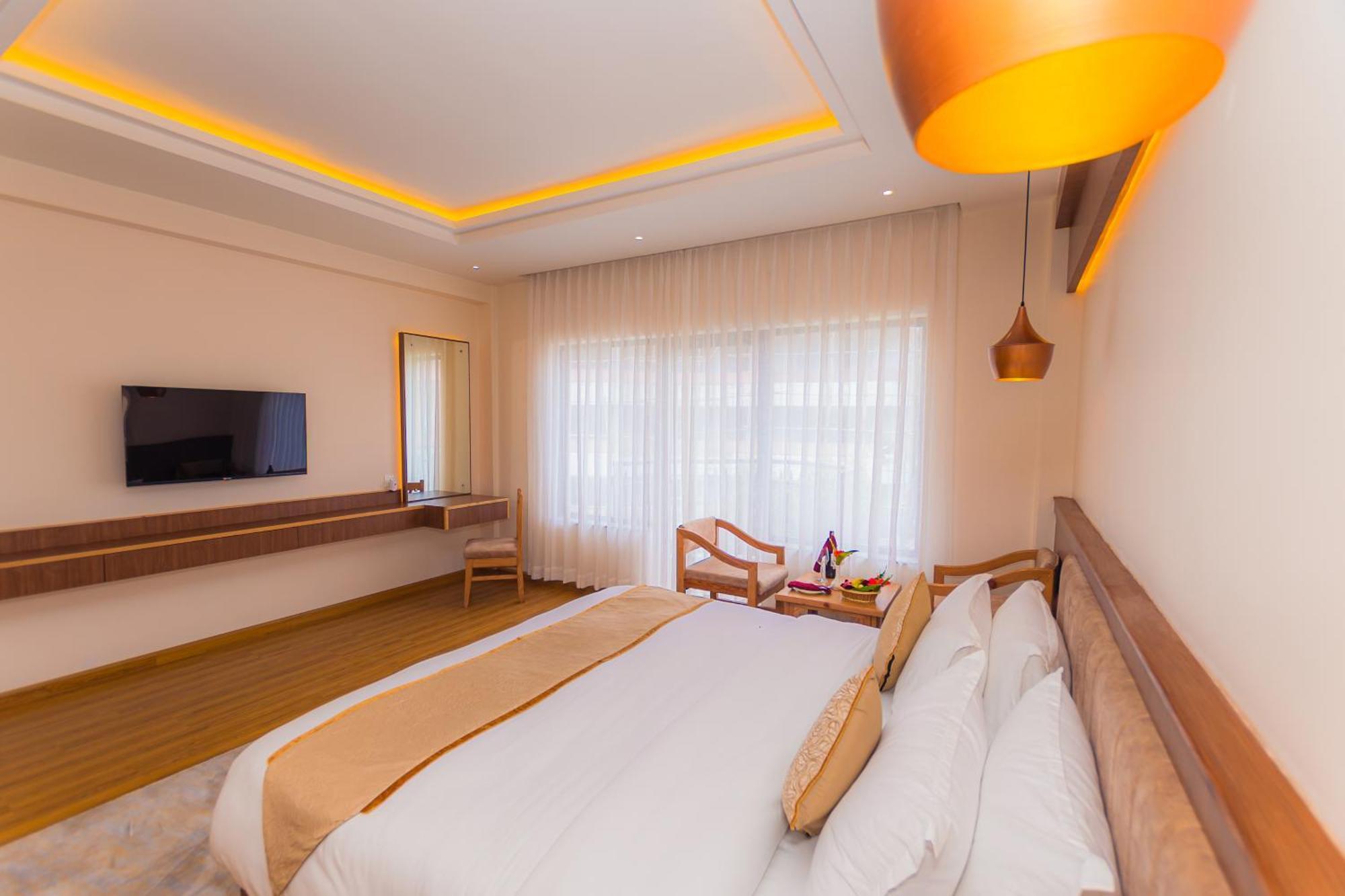 Temple Himalaya Hotel & Spa Pokhara Ngoại thất bức ảnh