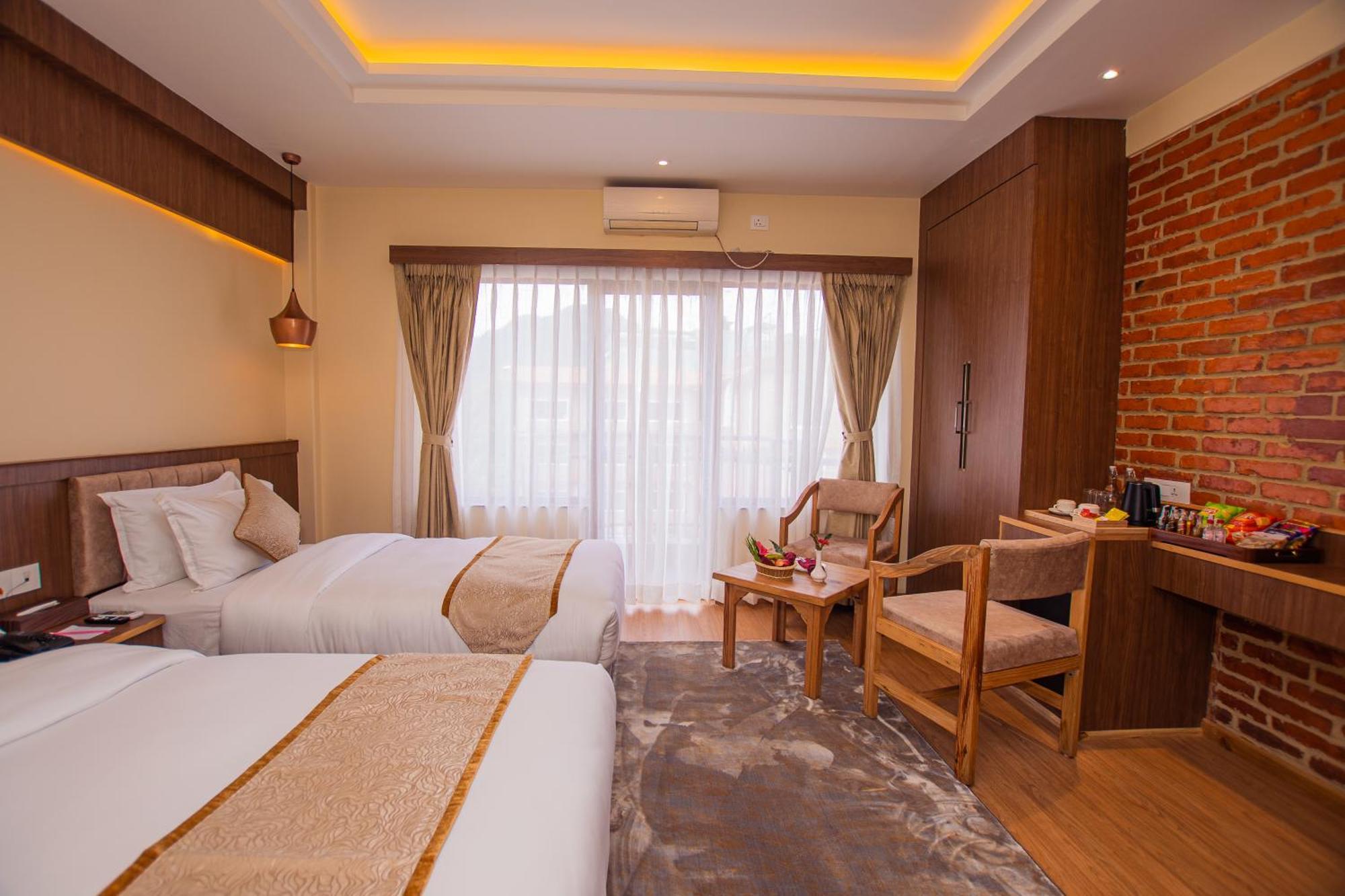 Temple Himalaya Hotel & Spa Pokhara Ngoại thất bức ảnh
