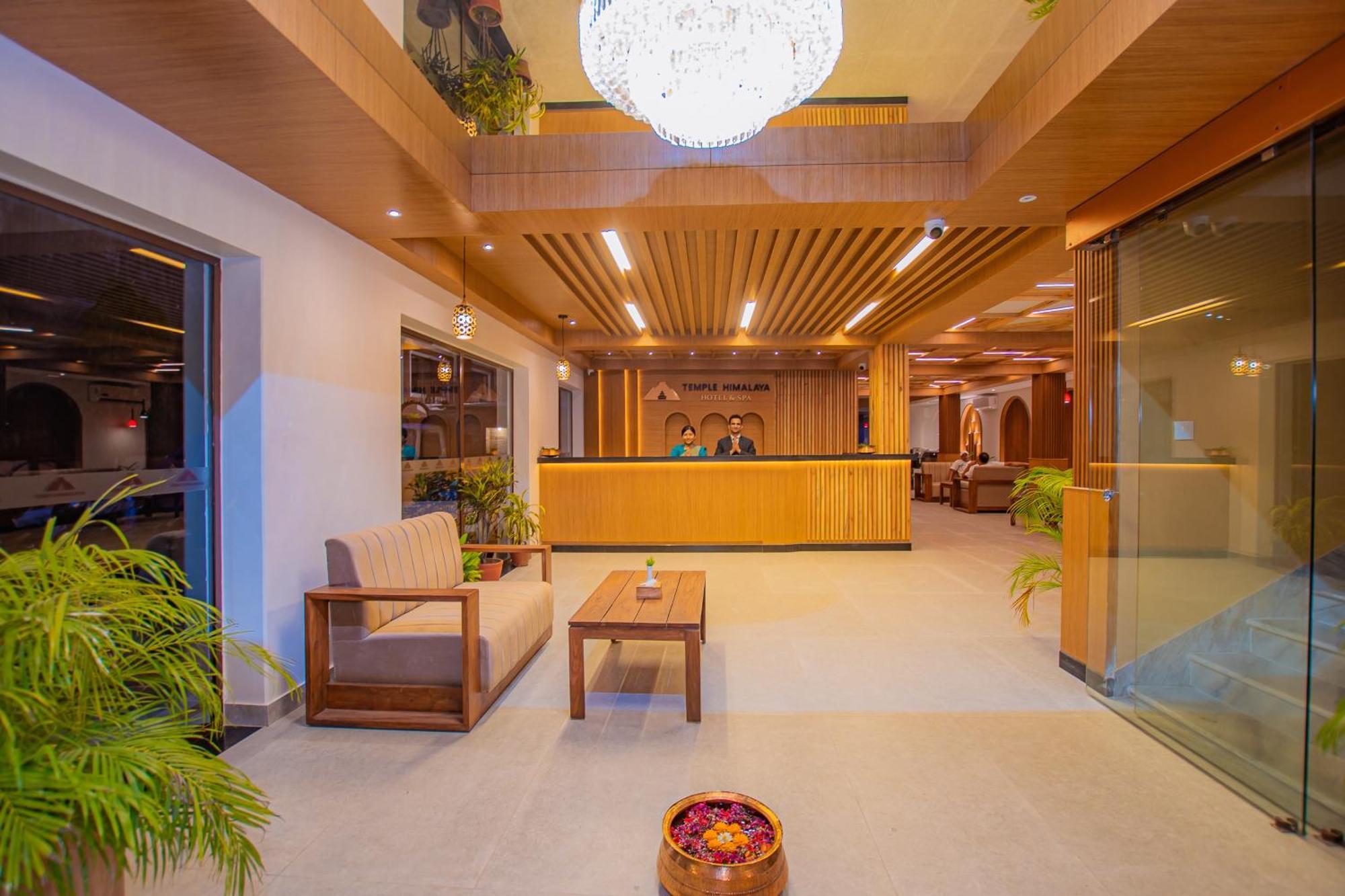 Temple Himalaya Hotel & Spa Pokhara Ngoại thất bức ảnh