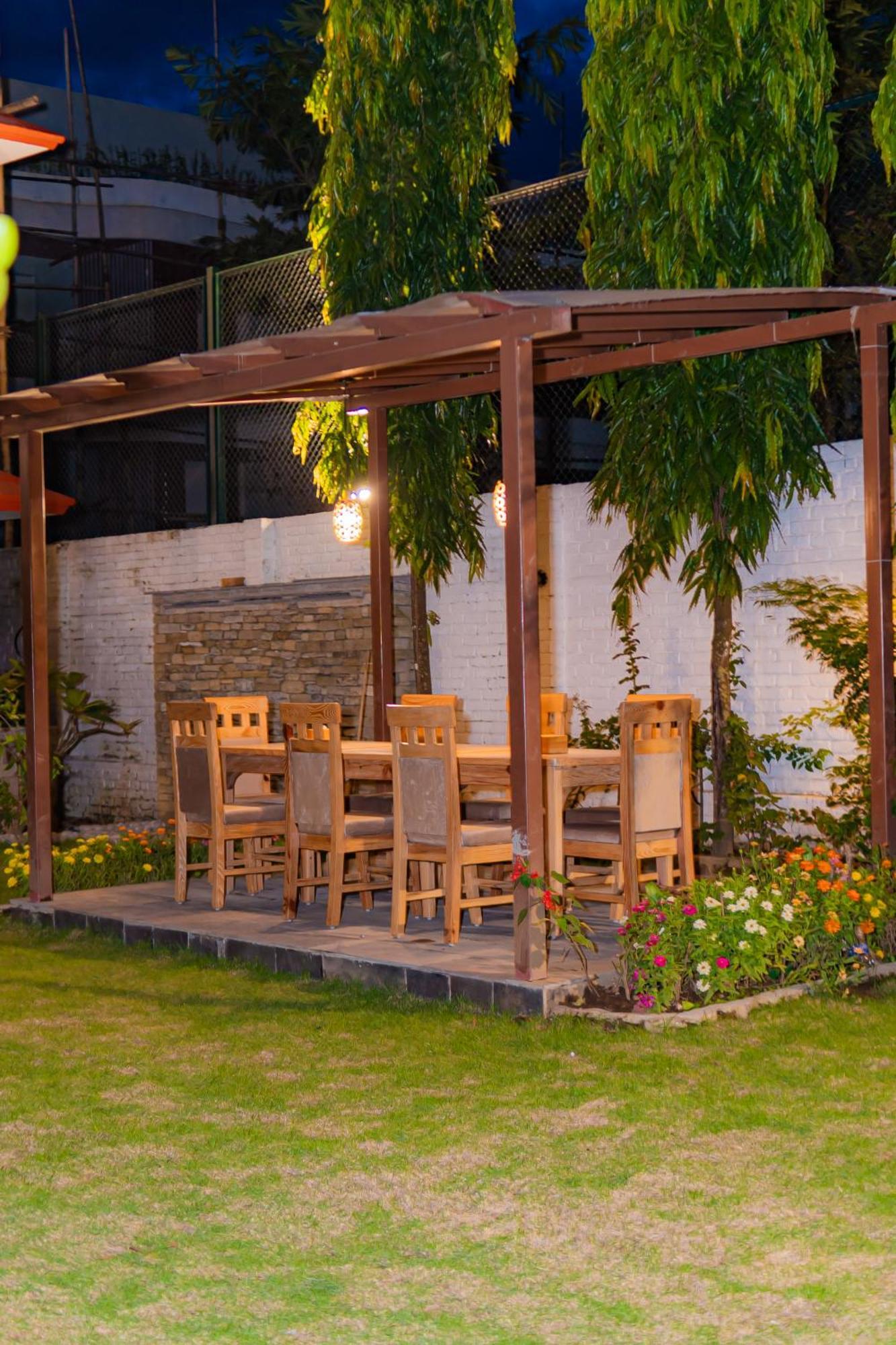 Temple Himalaya Hotel & Spa Pokhara Ngoại thất bức ảnh