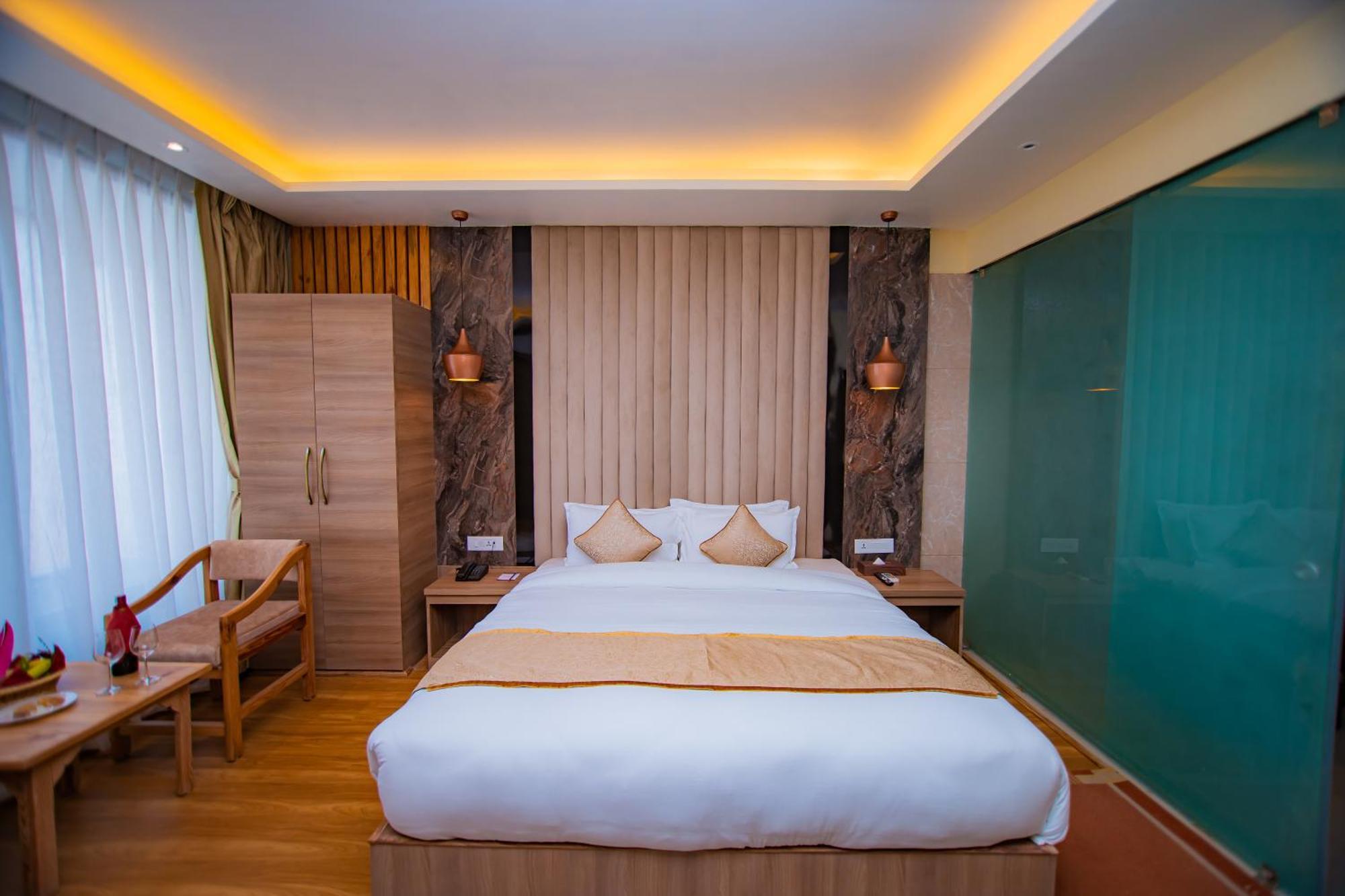 Temple Himalaya Hotel & Spa Pokhara Ngoại thất bức ảnh