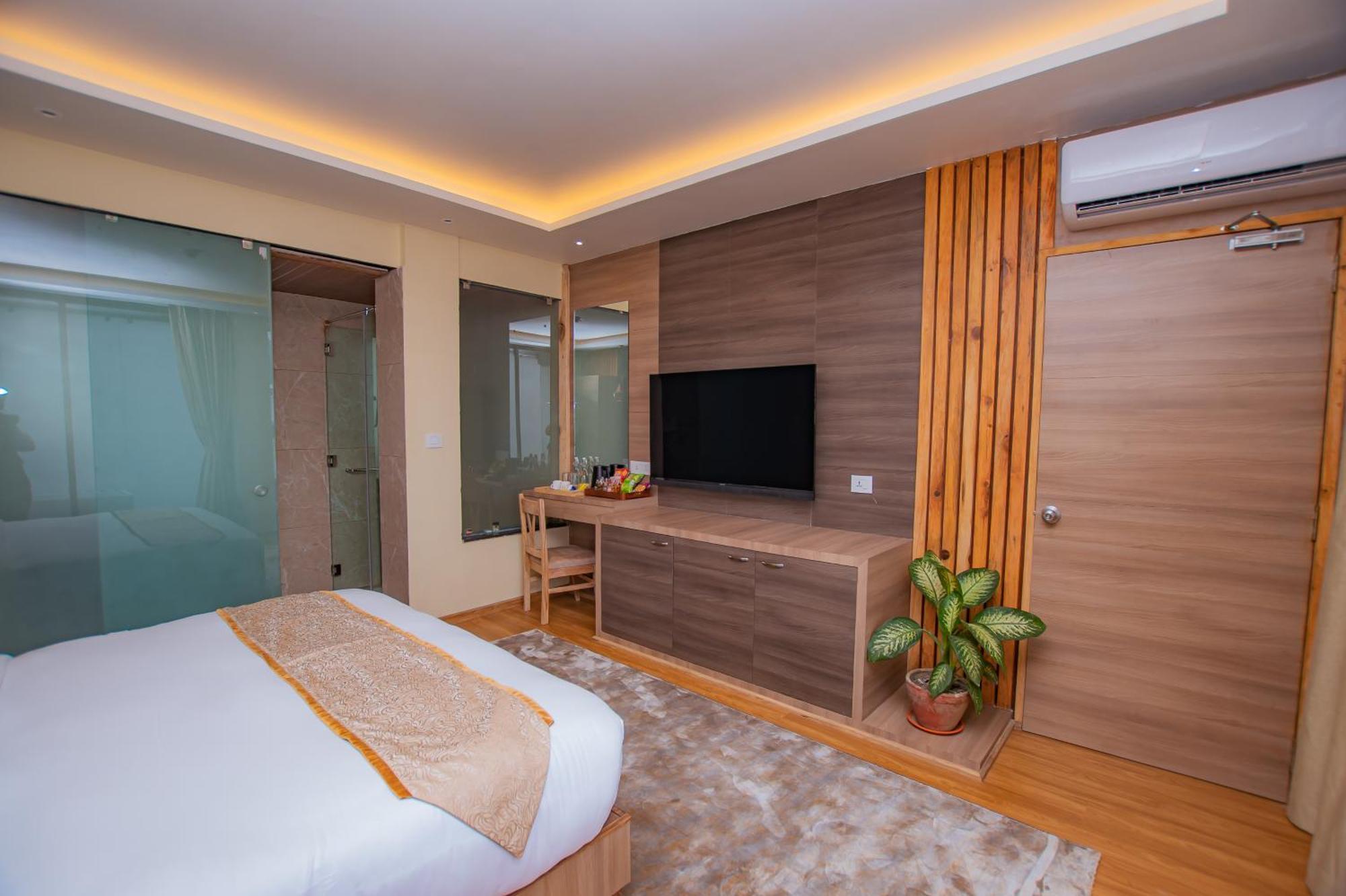 Temple Himalaya Hotel & Spa Pokhara Ngoại thất bức ảnh