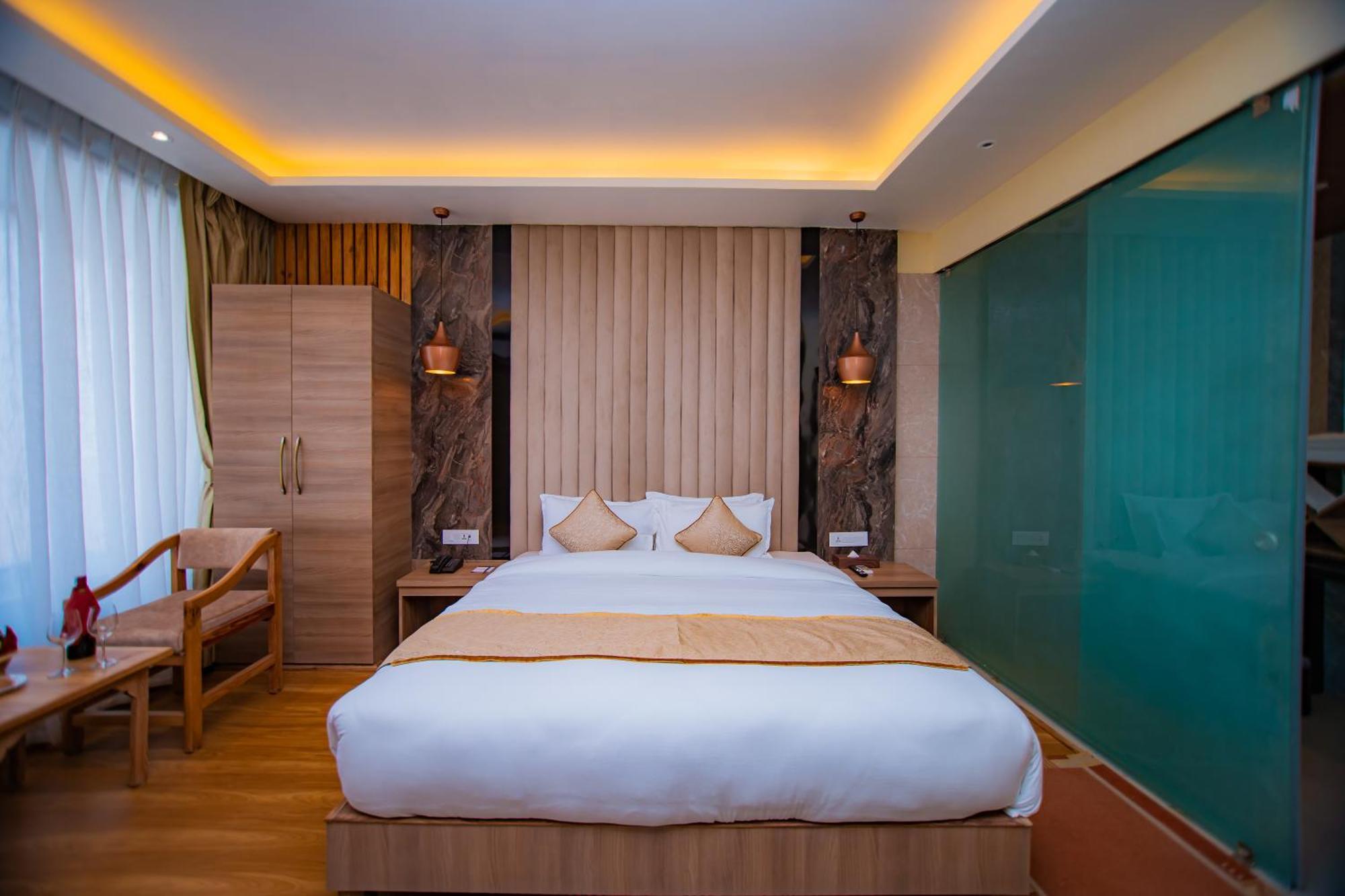 Temple Himalaya Hotel & Spa Pokhara Ngoại thất bức ảnh