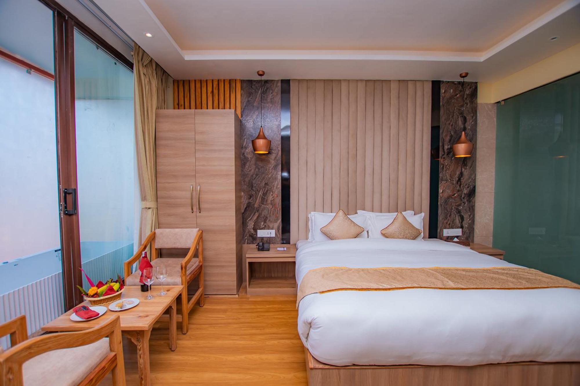 Temple Himalaya Hotel & Spa Pokhara Ngoại thất bức ảnh