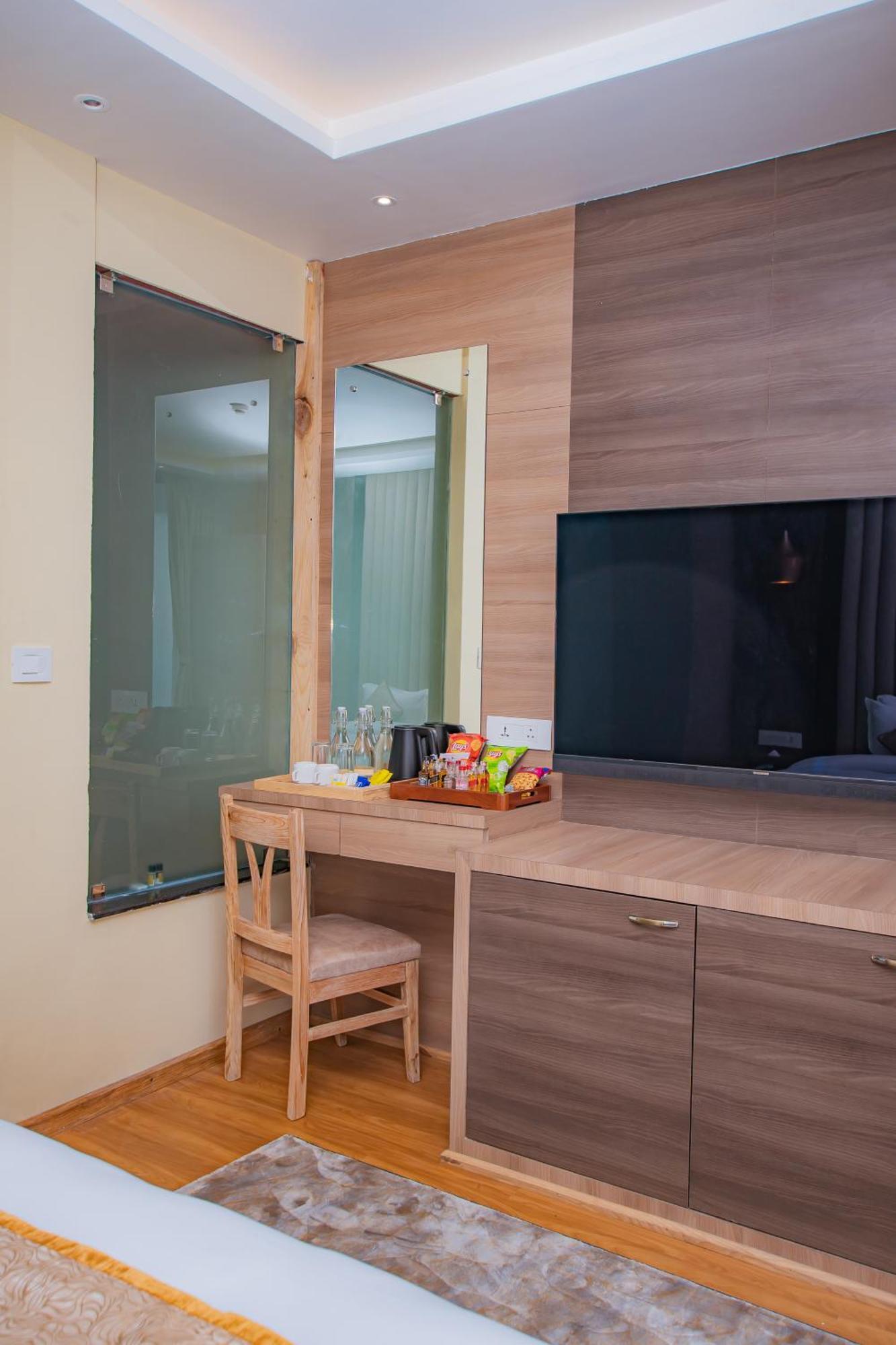 Temple Himalaya Hotel & Spa Pokhara Ngoại thất bức ảnh