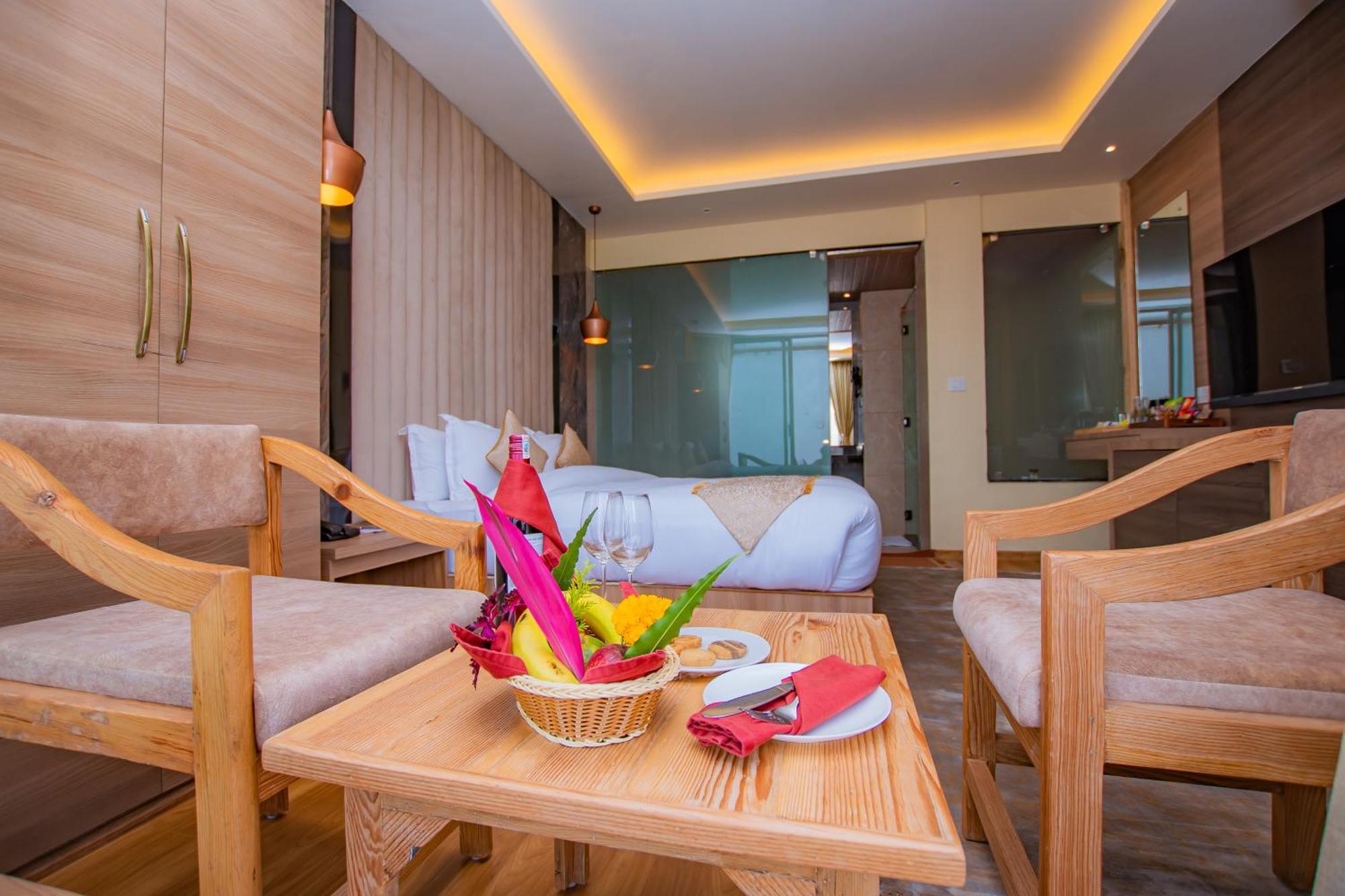 Temple Himalaya Hotel & Spa Pokhara Ngoại thất bức ảnh