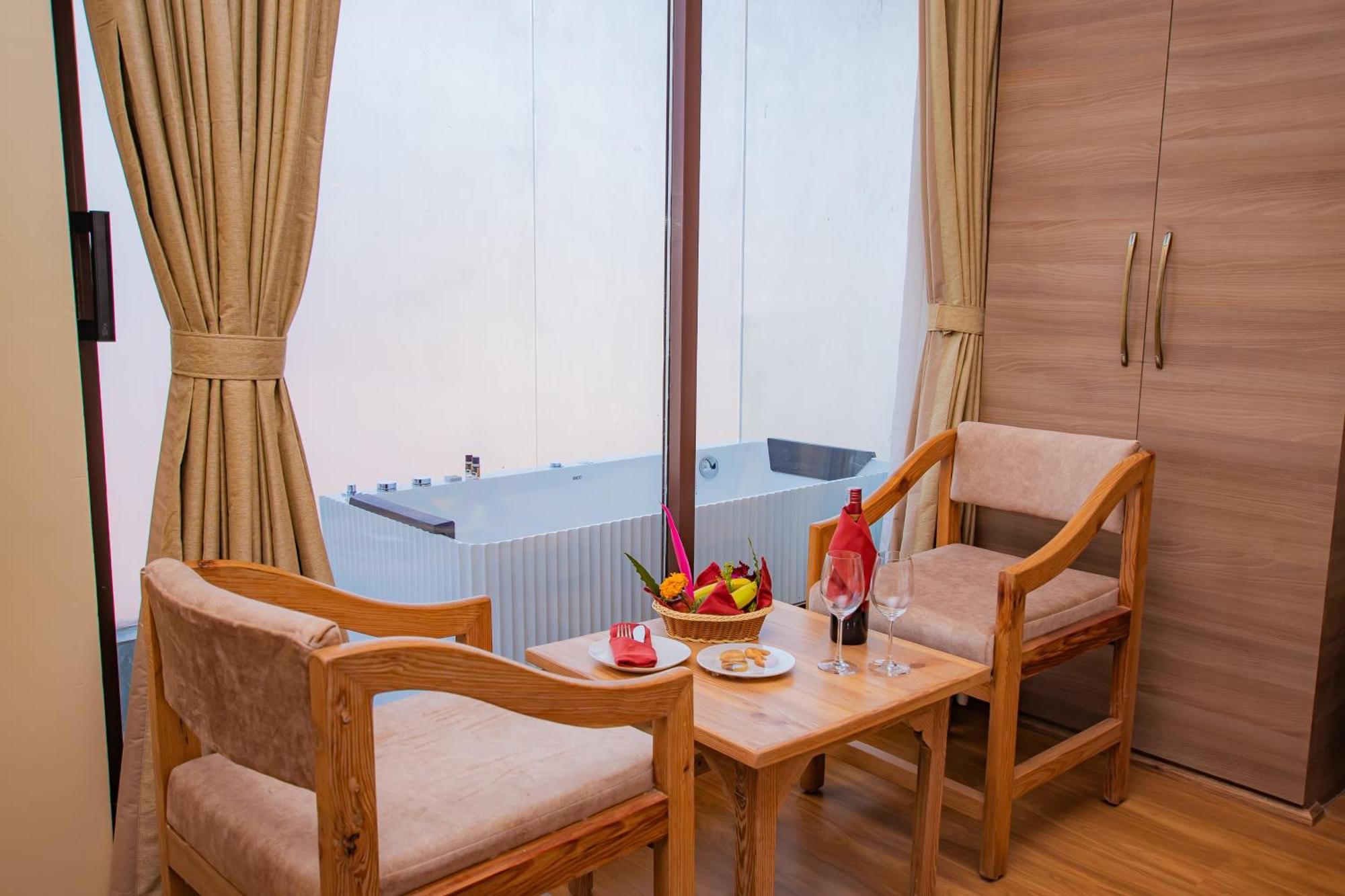 Temple Himalaya Hotel & Spa Pokhara Ngoại thất bức ảnh