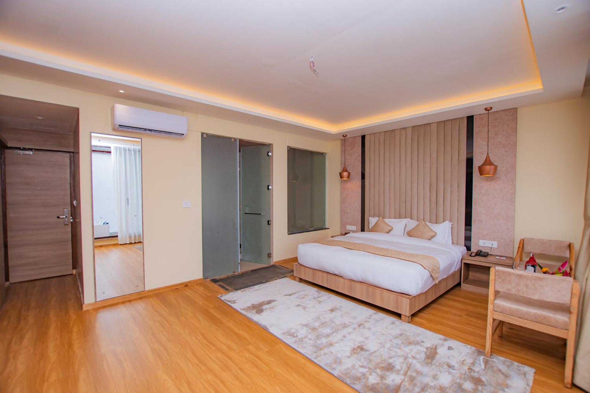 Temple Himalaya Hotel & Spa Pokhara Ngoại thất bức ảnh