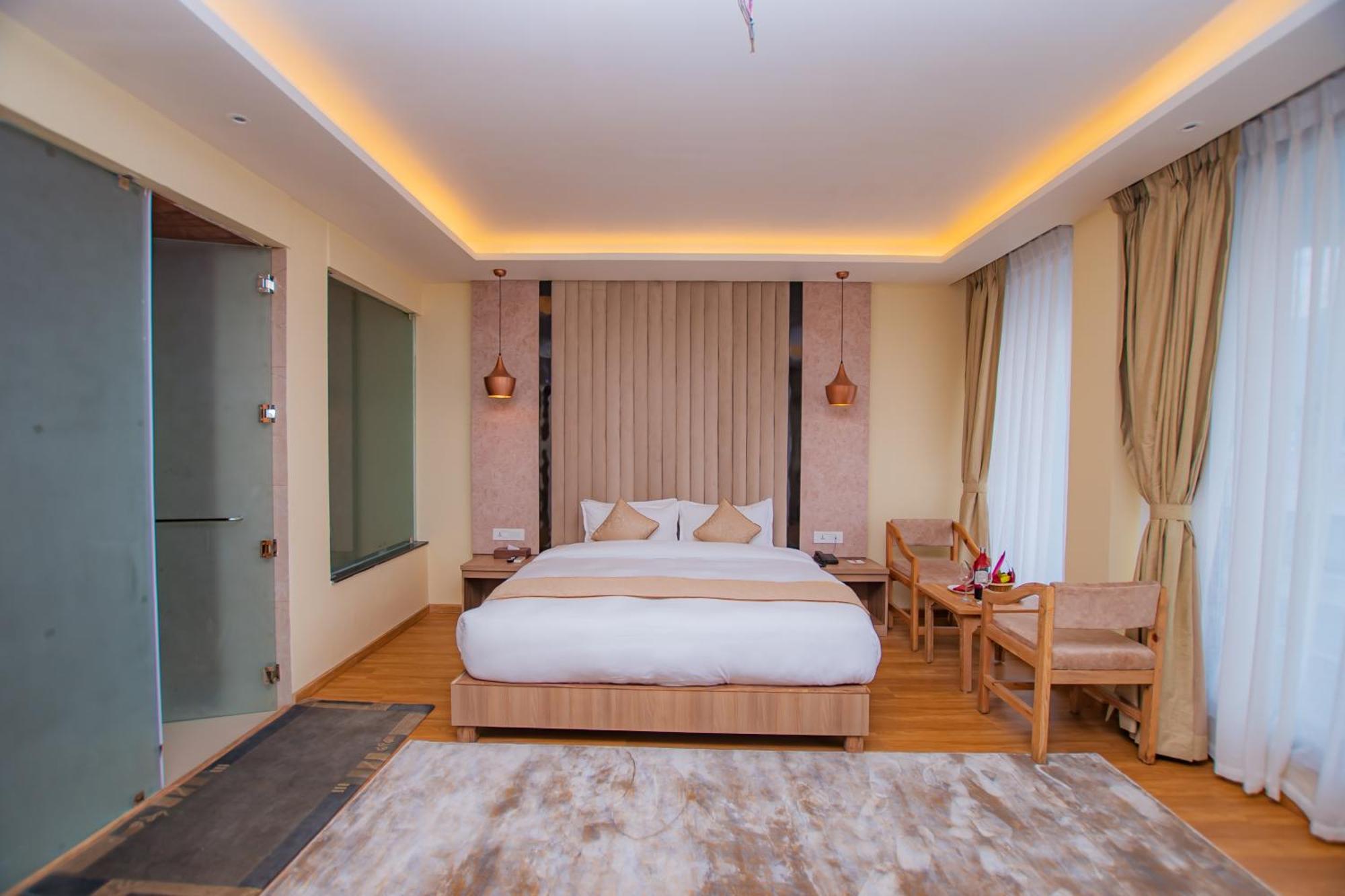 Temple Himalaya Hotel & Spa Pokhara Ngoại thất bức ảnh