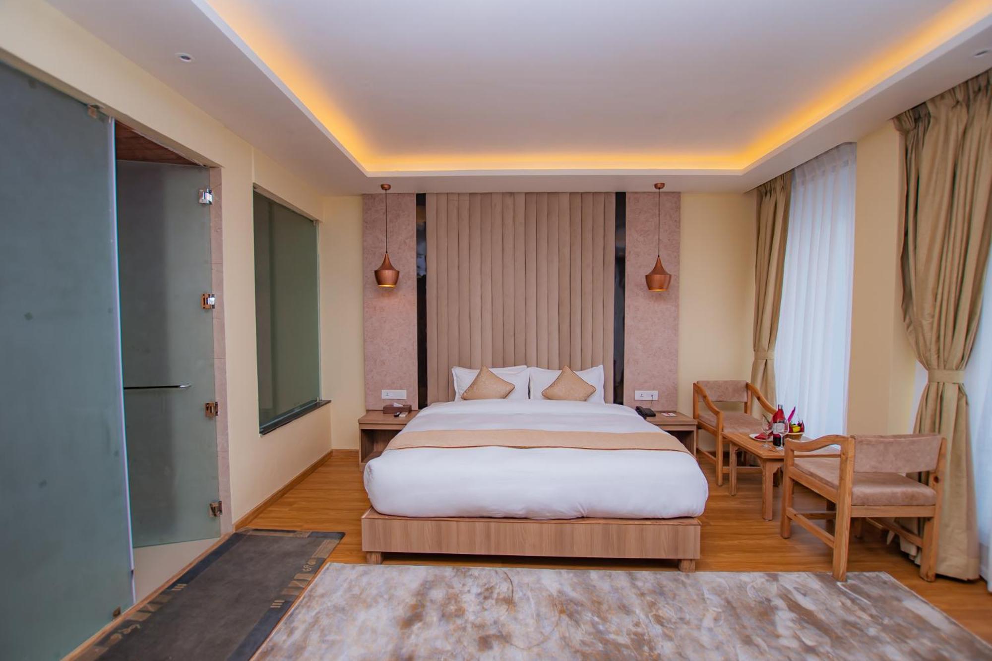 Temple Himalaya Hotel & Spa Pokhara Ngoại thất bức ảnh