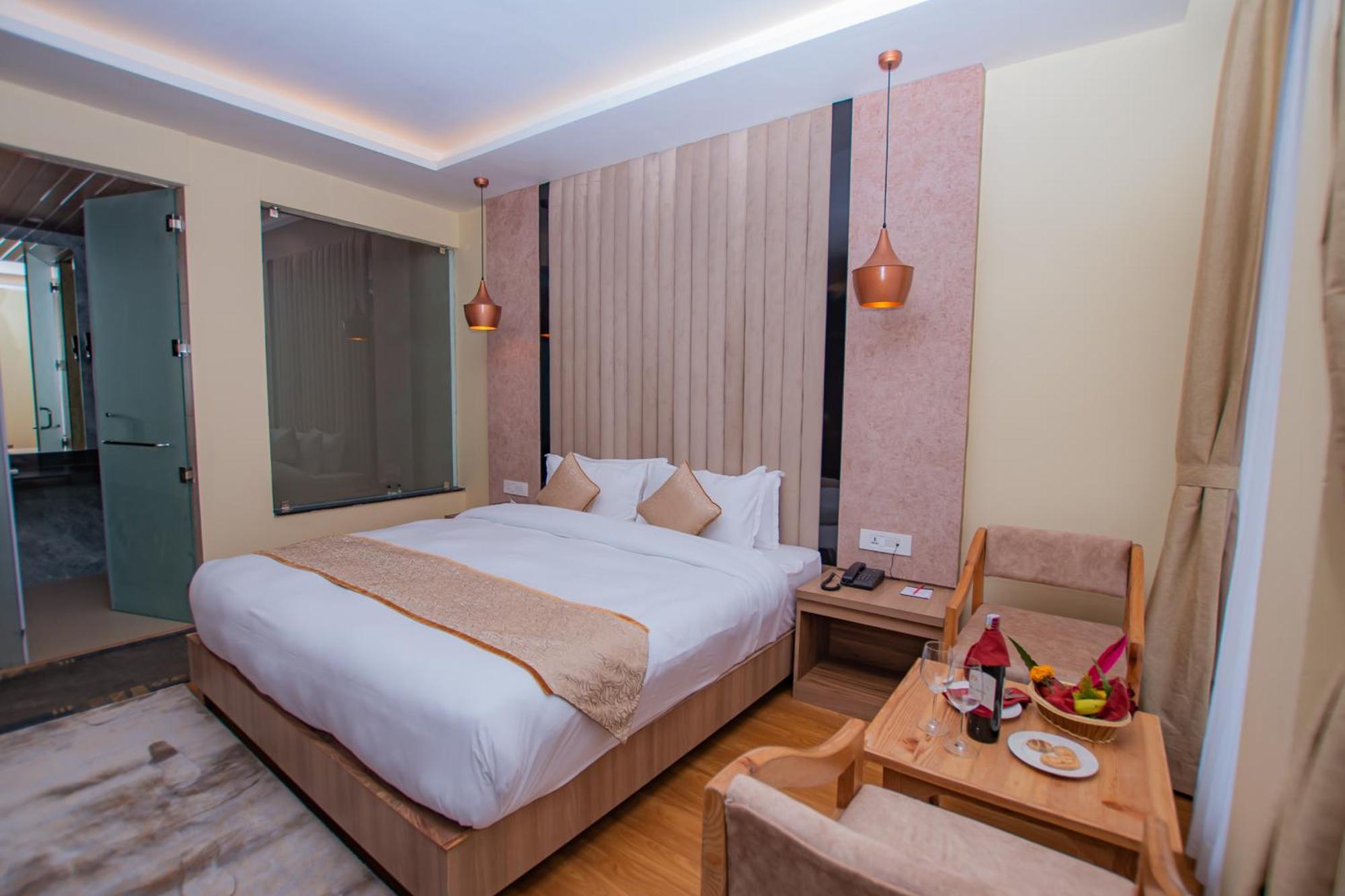 Temple Himalaya Hotel & Spa Pokhara Ngoại thất bức ảnh
