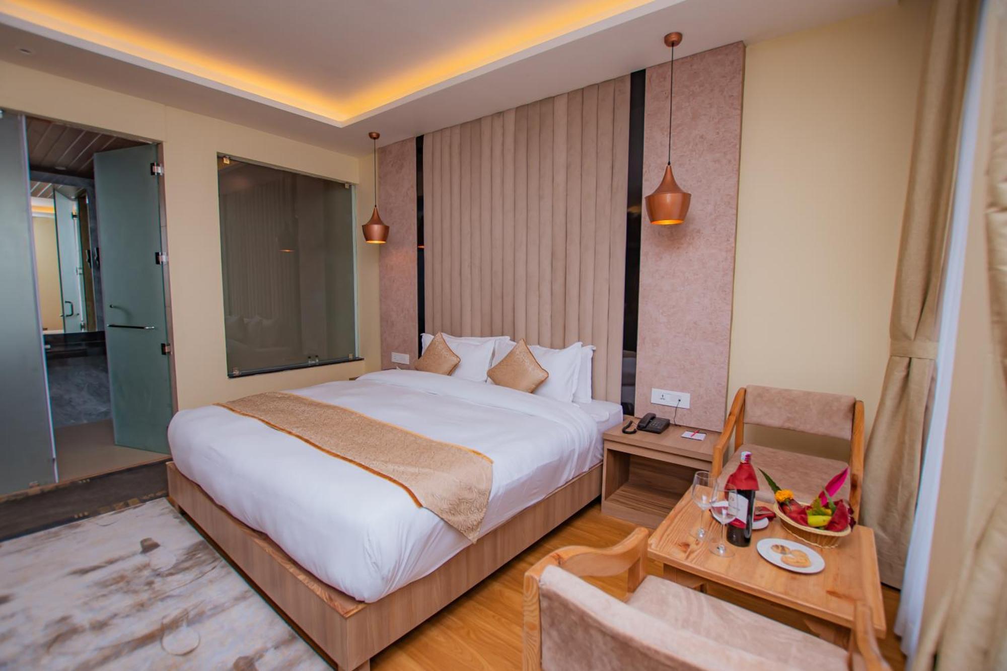 Temple Himalaya Hotel & Spa Pokhara Ngoại thất bức ảnh