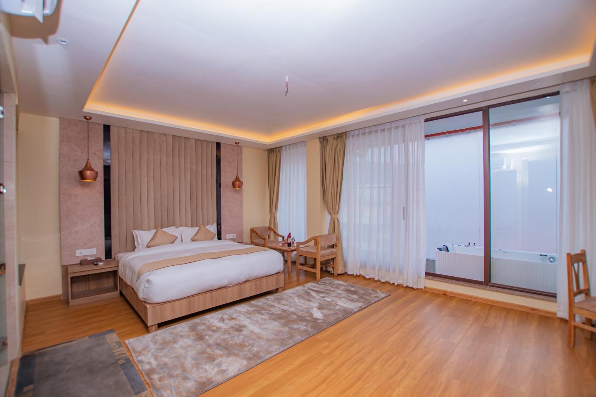 Temple Himalaya Hotel & Spa Pokhara Ngoại thất bức ảnh