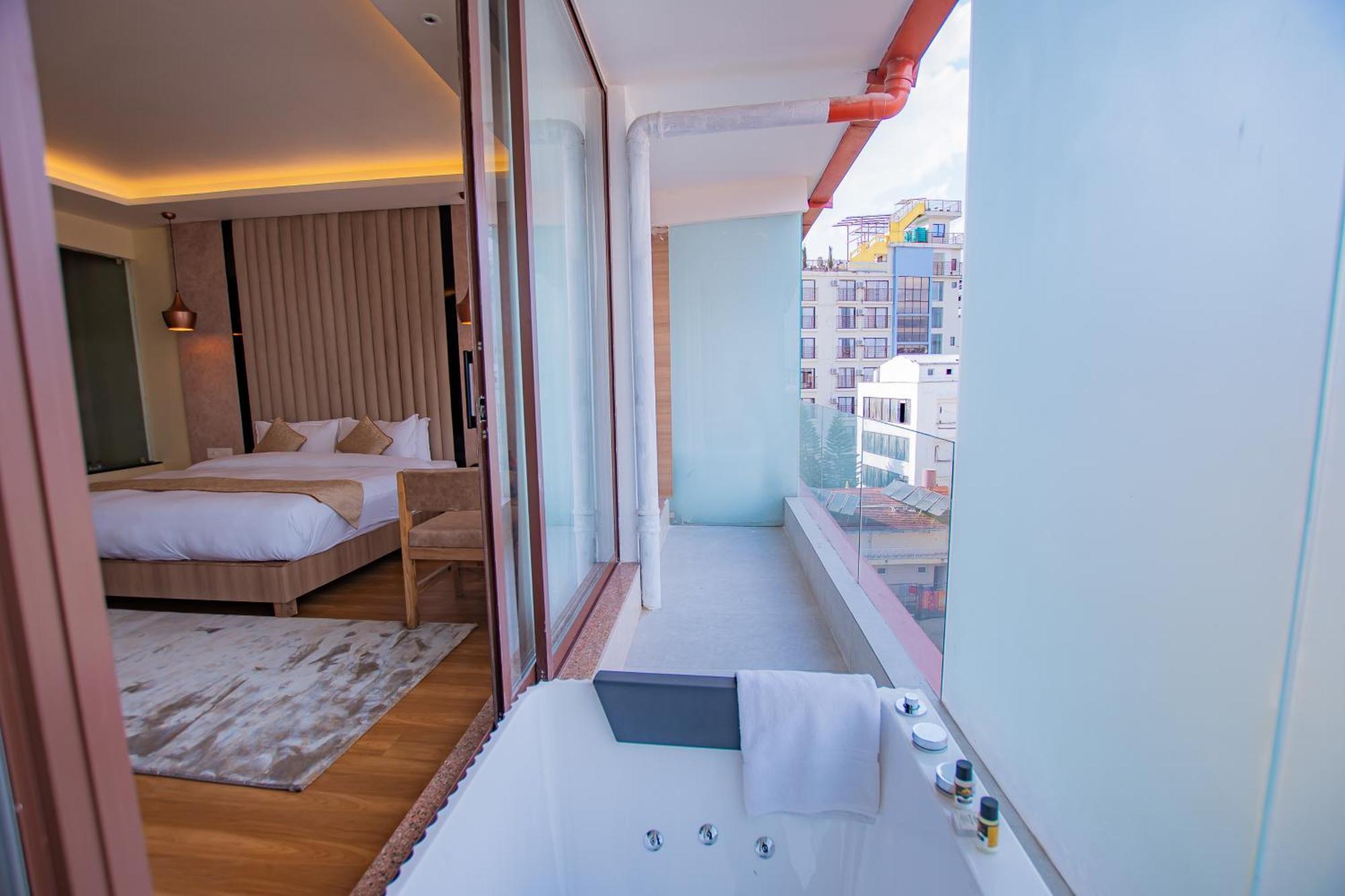 Temple Himalaya Hotel & Spa Pokhara Ngoại thất bức ảnh
